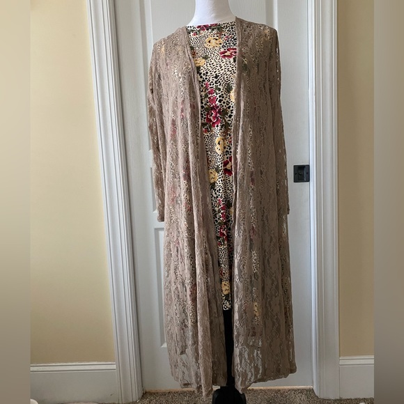LULAROE taupe lace Sarah cardigan. RARE UNICORN! Absolutely gorgeous. Size S. - Picture 3 of 4